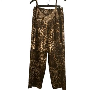 Two-piece cheetah night set